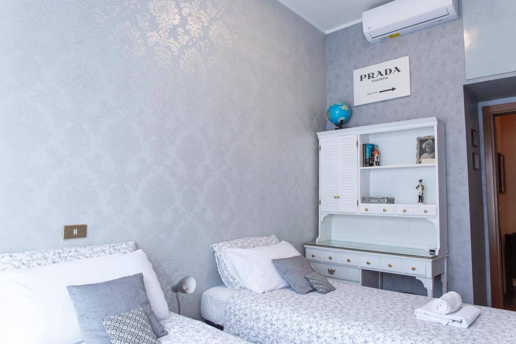 Duomo Walking Distance Elegant Flat With View Apartment Milan Bagian luar foto